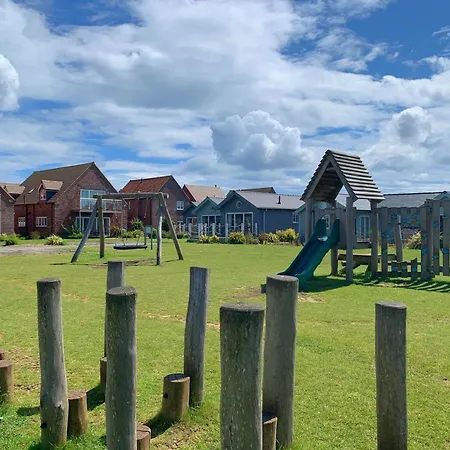 Hideaway At The Bay, 1 Bedroom Ground Floor Apartment, 2 Small Dogs On Request Holiday home *