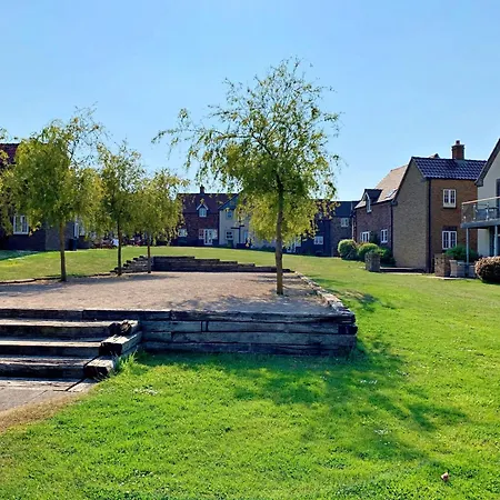 Hideaway At The Bay, 1 Bedroom Ground Floor Apartment, 2 Small Dogs On Request Filey