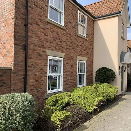 Hideaway At The Bay, 1 Bedroom Ground Floor Apartment, 2 Small Dogs On Request Holiday home