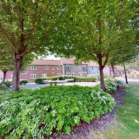 Hideaway At The Bay, 1 Bedroom Ground Floor Apartment, 2 Small Dogs On Request