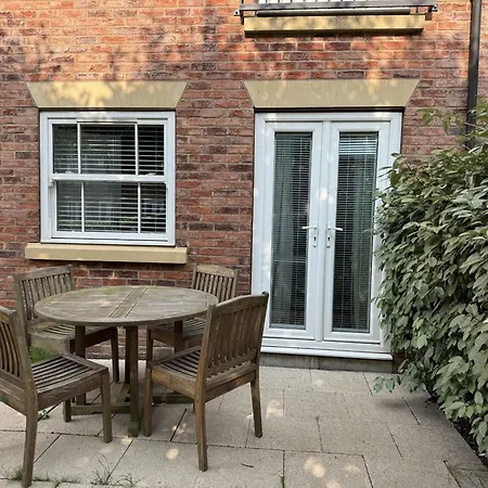 Hideaway At The Bay, 1 Bedroom Ground Floor Apartment, 2 Small Dogs On Request Holiday home Filey