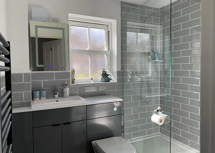 Hideaway At The Bay, 1 Bedroom Ground Floor Apartment, 2 Small Dogs Welcome * Filey