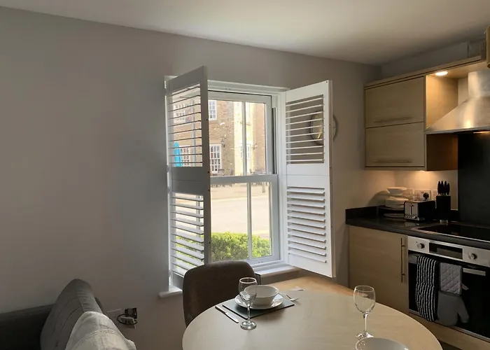 Hideaway At The Bay, 1 Bedroom Ground Floor Apartment, 2 Small Dogs Welcome Filey