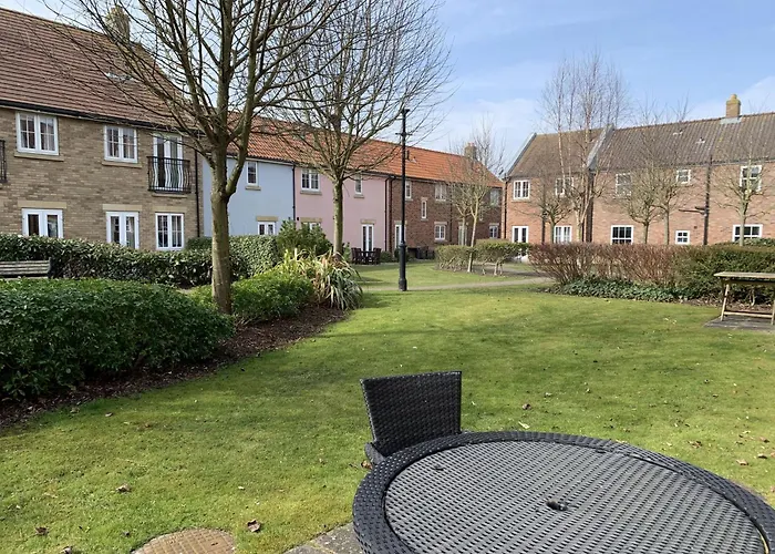 Hideaway At The Bay, 1 Bedroom Ground Floor Apartment, 2 Small Dogs Welcome * Filey