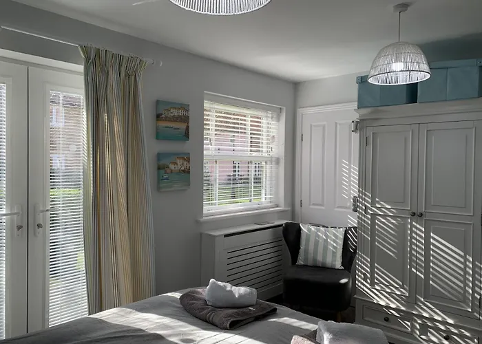 Hideaway At The Bay, 1 Bedroom Ground Floor Apartment, 2 Small Dogs Welcome